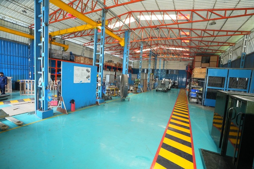 Heavy Assembly Bay & Overhead Crane